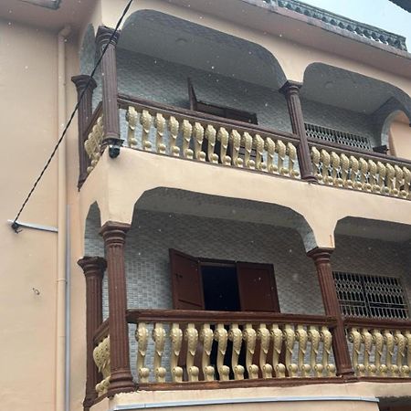 Debora Guest House Фритаун Экстерьер фото