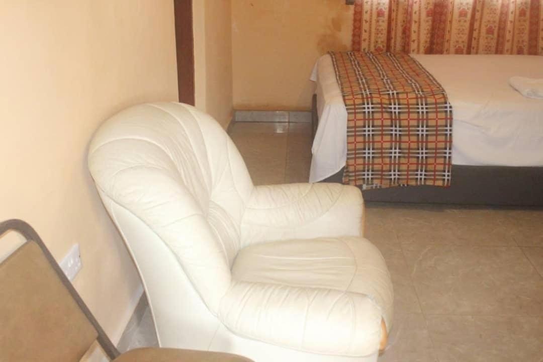 Debora Guest House Фритаун Экстерьер фото