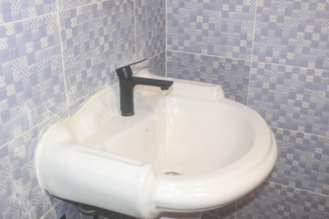 Debora Guest House Фритаун Экстерьер фото