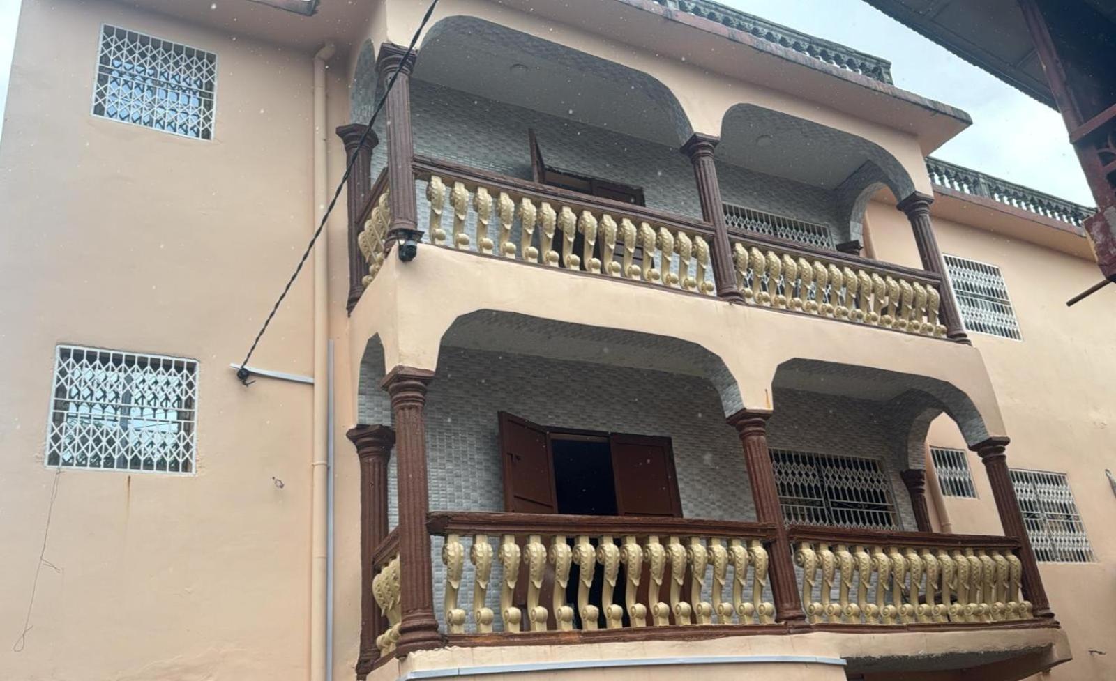 Debora Guest House Фритаун Экстерьер фото
