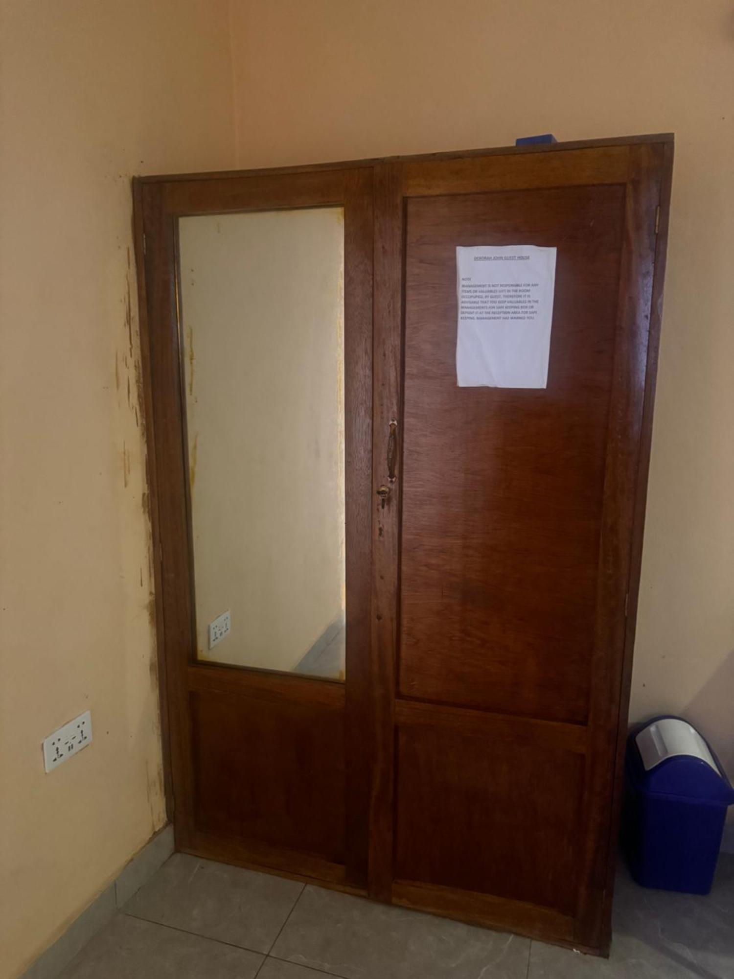Debora Guest House Фритаун Экстерьер фото