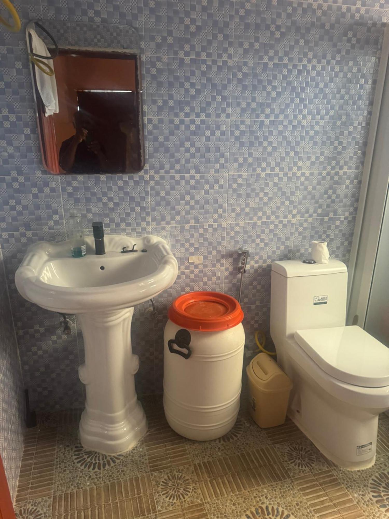 Debora Guest House Фритаун Экстерьер фото